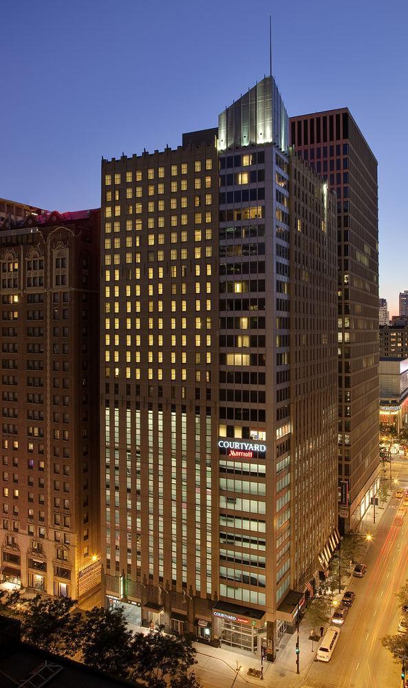 Готель Courtyard Chicago Downtown/Magnificent Mile Екстер'єр фото